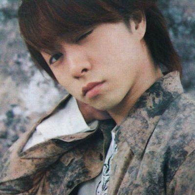 中学生です!音楽とヘッドフォンが好き‼︎ よかったらいいバンドといいヘッドフォン教えて下さい‼︎! Twitterとか初心者なので、お手柔らかに(^_^)