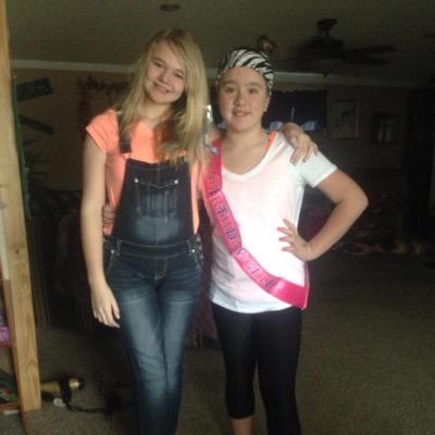 ChloeMo38885638's profile picture. took by jacob