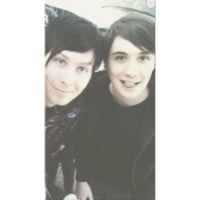 oh hey its me @phandomaniac giving u this free follow bc ur rad and u deserve it!!