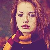 Rosesttin's profile picture. ¡He aquí otra Weasley! Quinto curso. Mestiza. Buscadora. Hija de dos héroes de guerra. P: león. En la casa donde habitan los valientes.  {#Pottertty}