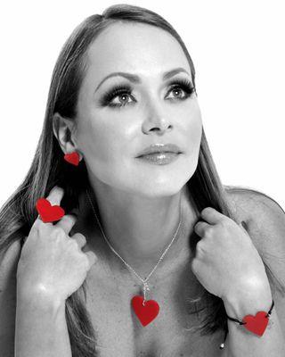 estoy muy feliz pois hoy mi sueño se hecho realidad @gabyspanic me seguio  20/02/2015