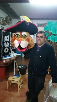 creo disfraces originales, este año doble aguja de oro en Sevilla. Diseño gráfico. Rotulista. Pintor. Creativo. Escultor. Enamorado de la vida y del Carnaval