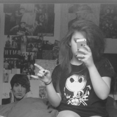 donut use this anymore follow my new accound askingpoppy_