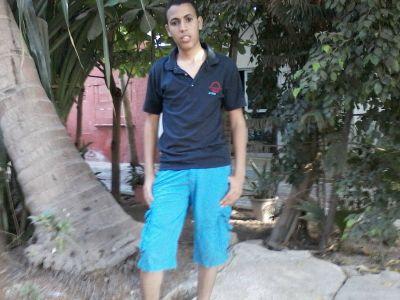 je m'appelle ahmed bril , j'ai 17 ans , j'aime voyager et j' habite à dakare