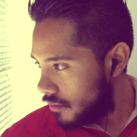Comunicólogo, productor de contenidos y diseñador, hijo, hermano, tío, amigo y.. ¡Un amor total! ¡Fiel a la música ochentera!