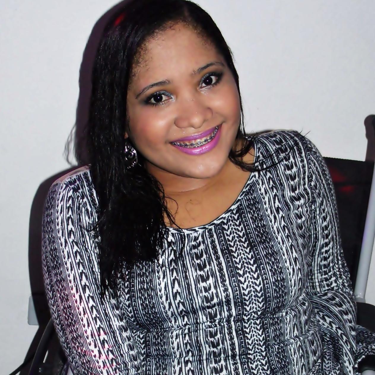 Dicas de moda, make, produtos , vlogs , receitas , e tudo que envolve feminices. 
contato: blognabocabatom@gmail.com