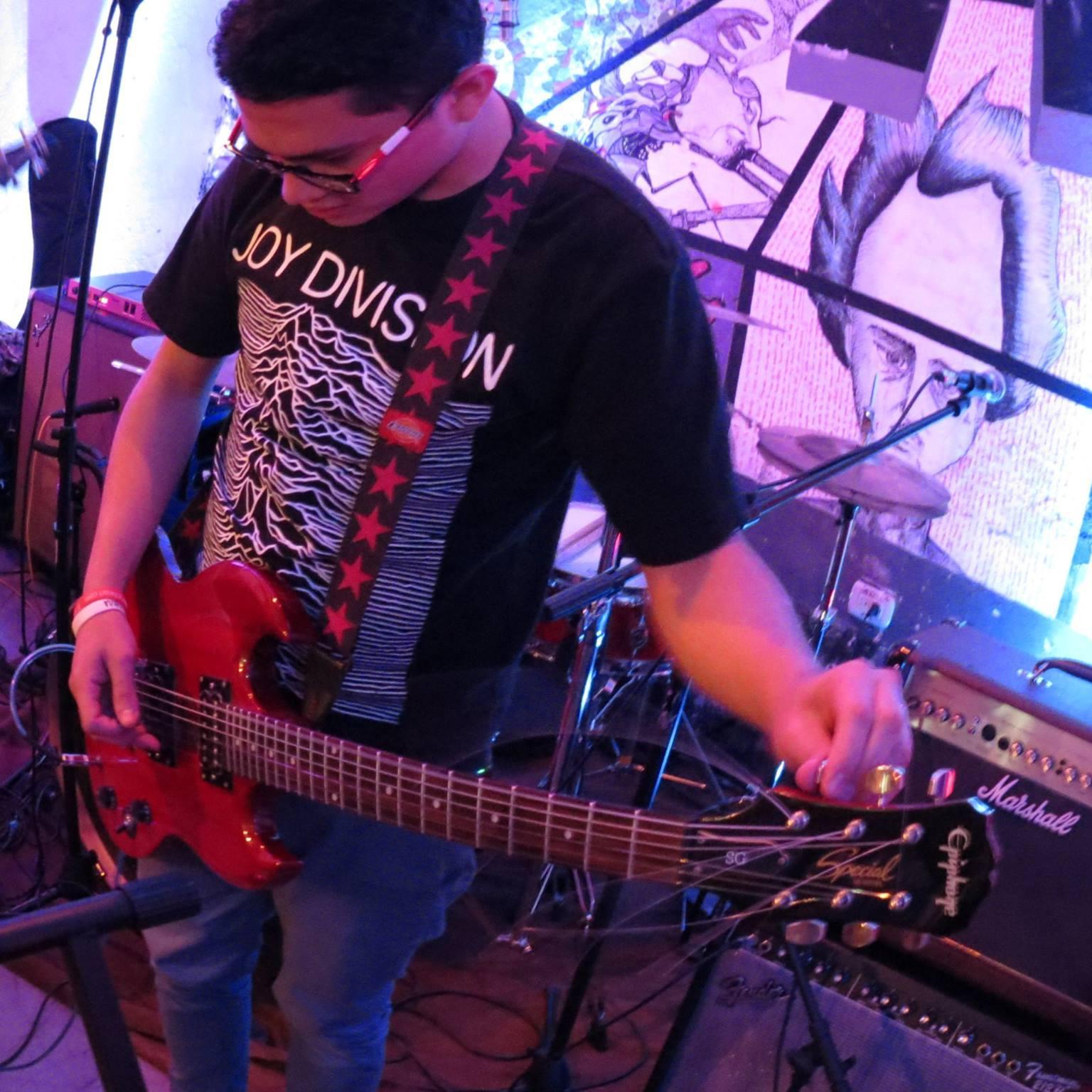 Reniux182's profile picture. Guitarrista en Clarence  http://t.co/ot7SLrQjnK... Batero en Reaxion https://t.co/51BO2PFq7W