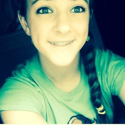 Teen fangirl, book worm, loving sister. Brunette, brown eyes.! ^_^ 1D, 5SOS, BVB, SWS I❤️all music! 5SOS come to West Virginia! In❤️with Luke Hemmings. TheEnd