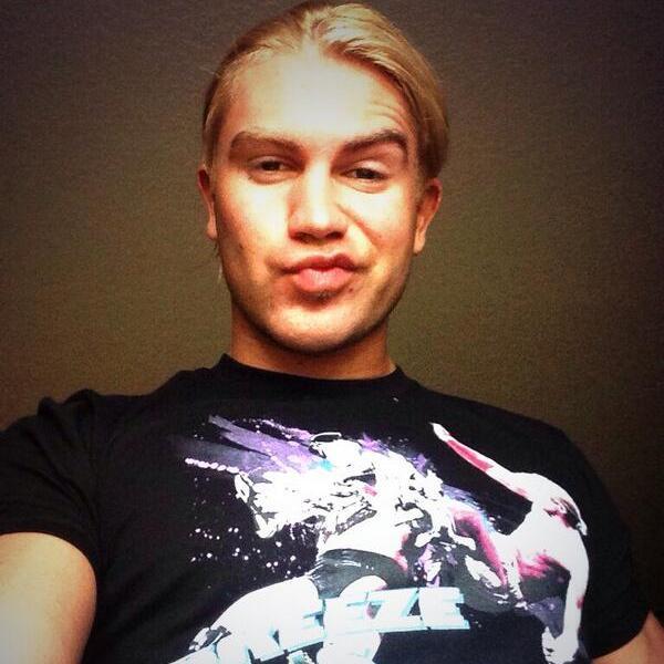 AlluringSelfies's profile picture. The Prince of Pretty. The Sultan of /Selfies/. Even you can be as gorgeous as me. All it takes is a Beauty Shot.