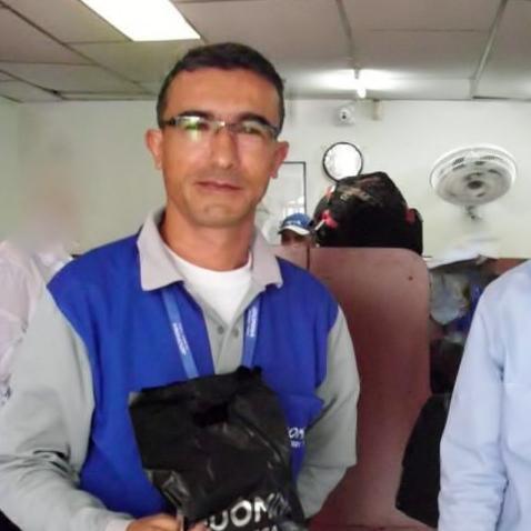 Naci el 02 de mayo en Guadalajara de buga. Valle Soy soltero y trabajo en una mensajería.