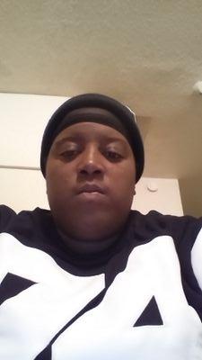 Wats up with tweeters follow me ill follow bak