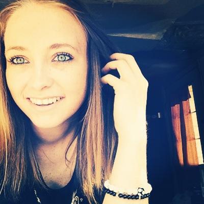 East Tennessee , 21 years old , Southern by the grace of God , singing and playing guitar is what i love