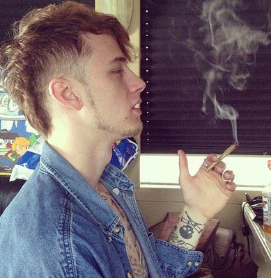 l'll ride for my est fam. est is the team hoe. Fuck all the rest.  Till i die.   Troubled youth we bad as fuck