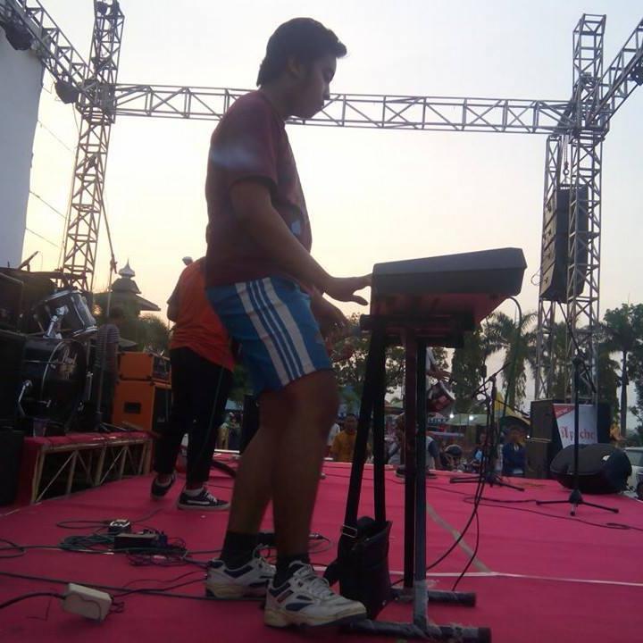 keyboardist and writter from Blora