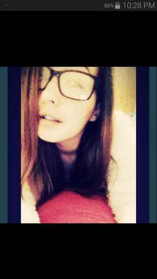 mi nombre es De'Asiah. Lol I love to sing. I'm 15. I'm very outgoing