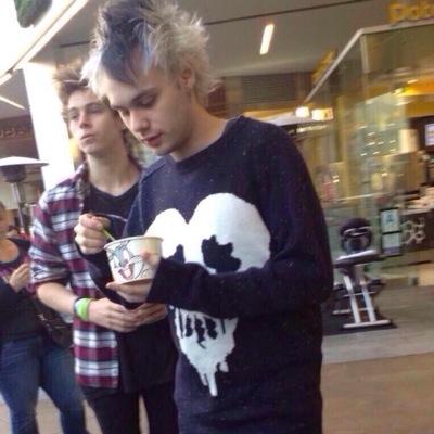 5sos. ice cream. 5sos with ice cream.