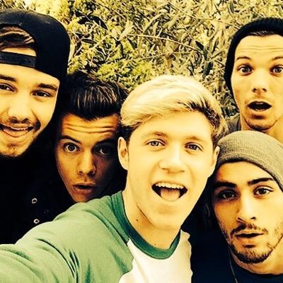 i love God, volleyball, one direction, and everybody. be nice to me ill be nice to you :)
