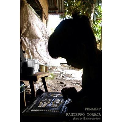 Dyslexic • wanita • pecinta seni • suka motret • novelis • pake syal • kopinya pake gula • traveler • IG @jainarberliana •