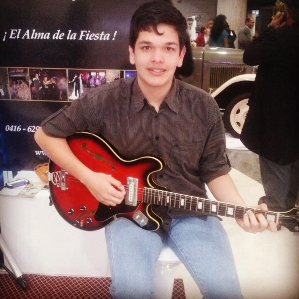 Músico
Violista...
Venezolano