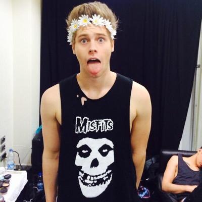 i only made this account to help my idols whoops