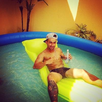 quem fica de joelhos diante de deus fica de pe diante de qualquer coisa whats 4888544616