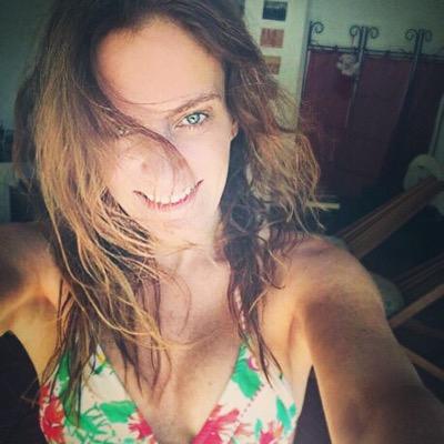 productora ejecutiva en demente área contenidos, guionista, melómana, cinefila.