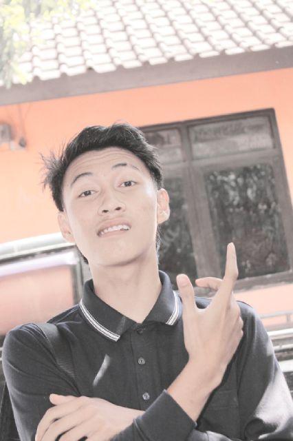 Gg suka bertele jadi orang belajar jadi orang yg fokus. Percintaan: gg bisa menerima cwe yg munafik. Suka cewek yg berambut panjang lurus tinggi putih...