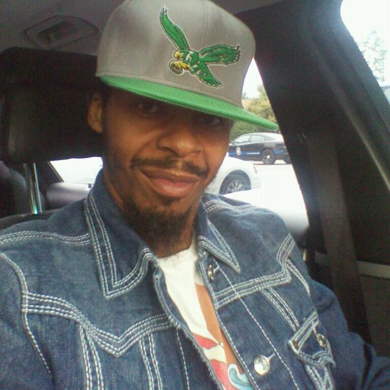 18yrs experience in this career and Love what I do. Changing lives one cut @ a time. Follow me on http://t.co/tVbMOUdUfD