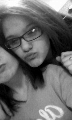hey.....I'm McKenzie I am an amazing friend and love to dancw