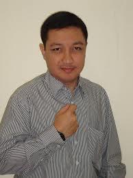 Terkadang, meski seseorang masih sangat berarti bagimu, kamu tahu bahwa dia tak pantas dipertahankan lagi, untuk kebaikan dirimu sendiri.