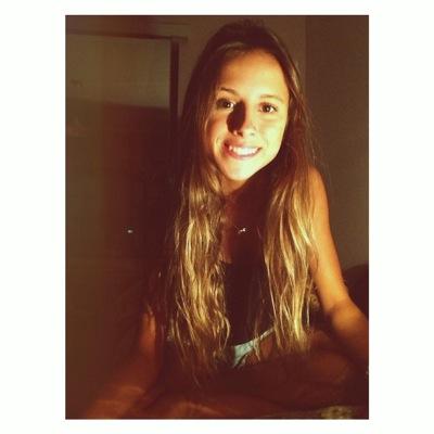 Viver é a coisa mais rara do mundo. A maioria das pessoas apenas existe. '' (Oscar Wilde) .