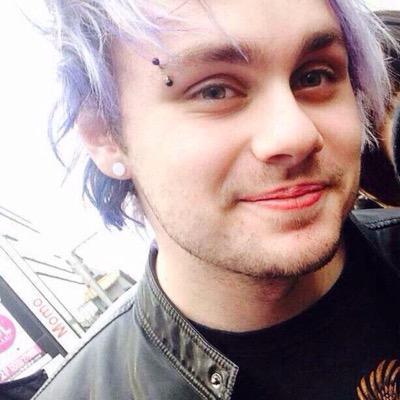 free follow from @the5sosdonut