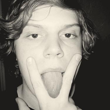 i want to cuddle evan peters