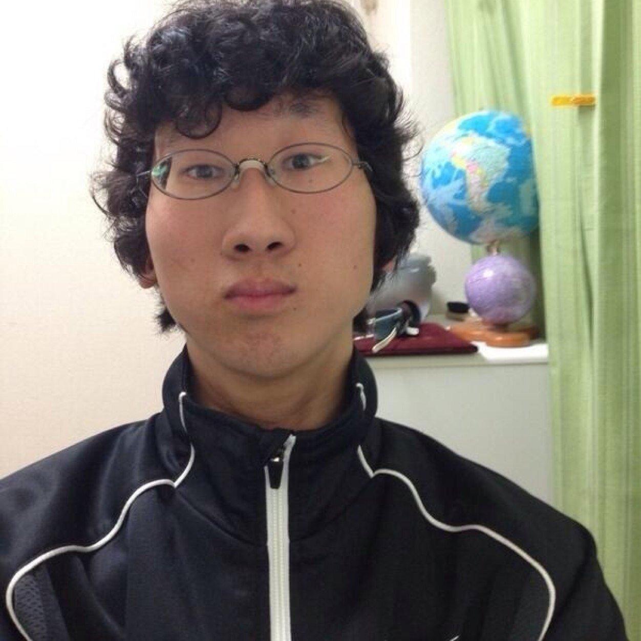 台湾で普通のサラリーマン、  いろいろの仕事が忙しいです，30 前半で彼女なし，日本語はまだまだ，日本旅行 好き，ラーメン 好き，キミも好き ?(笑)