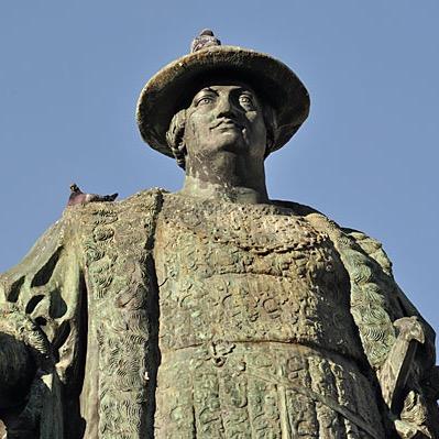 Studienleitung an einem renommierten Institut in St. Gallen. Interessiert an Neuem, Nachdenklichem, Bedenklichem, Provokantem, mich Besser-Machendem...