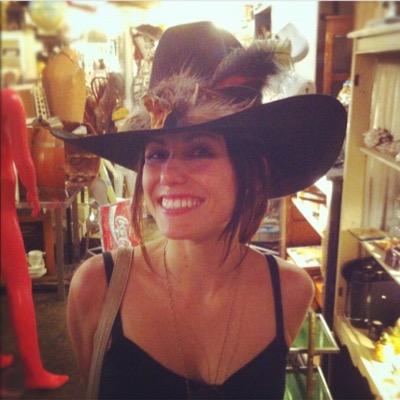 TheAndreaStrut's profile picture. Dog lover. Traditional Archer. Addicted to spicy. Not a writer. Writing about music. Soon to a BLOG near you.