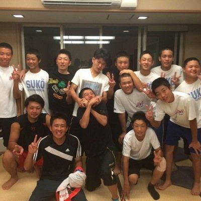 顔には眼鏡、腰には爆弾の20代男性。ベガルタとアニメ、特撮、ゲームが好きです。ラーメン食いたい。