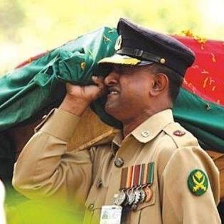 আমার টুইটে লাইক নয়।পারলে রিটুইট কিংবা কপি করুন।ধন্যবাদ।