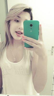 larissinha sk8
sou uma mina estroverdita 
gosto de jogar futebol 
#amo anda de skate