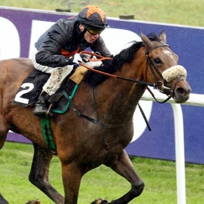 The Man That Does Football And Horses. everything from Rolling Accas or Landing a touch on the horses. Worth a follow YEEEHAAAAA.