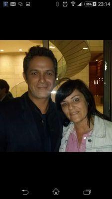 Propietaria del Siempre en mi alma
 de mi @alejandrosanz .
Como no te voy a querer?.
Sanzera como forma de vida .