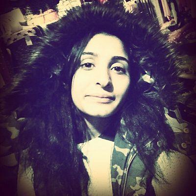 17 Esmer kıvırcık saçlı yengeç burcu