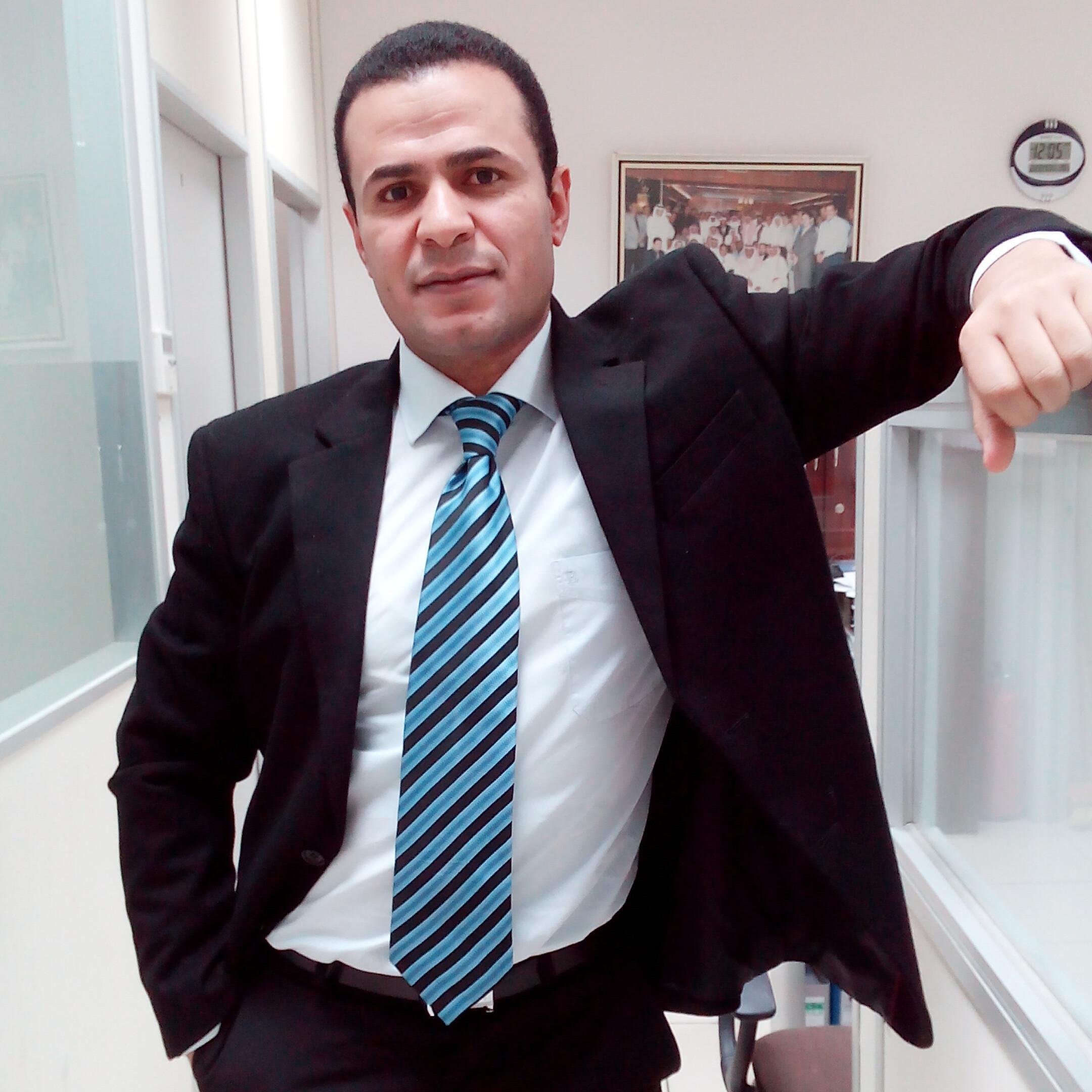 ان الشجاع هو الجبان عن اﻷذى 
وأرى الجرئ على الشرور جبانا