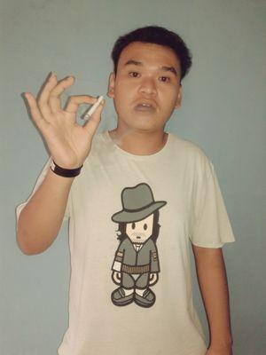 guna_ady's profile picture. Mereka tertawa ketika melihat aku berbeda. Dan aku tertawa karena melihat mereka semua sama | follow me guys #oofpeakhard