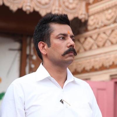 मैं सबसे पहले देश का नागरिक एक सिपाही एक रास्ट्र भक्त, बस मेरी ये ही पहचान है ॥ 
जय हिन्द जय भारत ॥