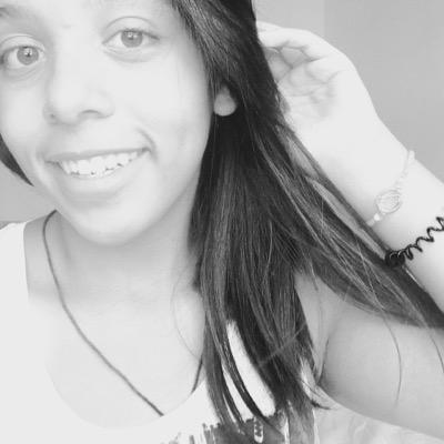 Ariana, 18 anos, musica, sair, amigos, familia, praia, festa, sol, Paranaense/Jaguariaivense, interior, feliz, realizada, viajar.. ✌