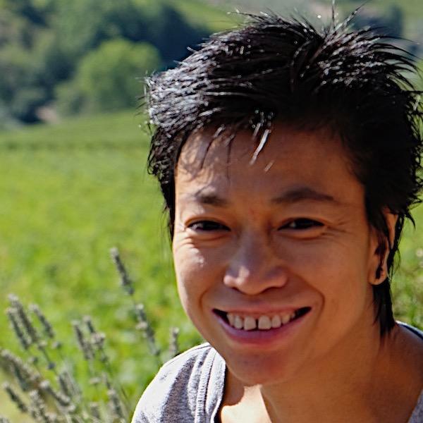 Marketer turned winemaker, now working with various wine boards and producers to promote wine culture in Greater China.