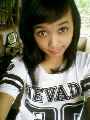 ,sandarkan letih mue di pundak kku,,,
,,biar akk rasakan lelah hati.mue,,,