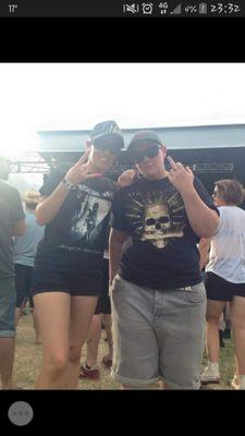 TAZZYBBITCHES's profile picture. fuck off