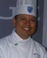 Gastrologo,  estudante de nutrição.  Amo cozinhar,